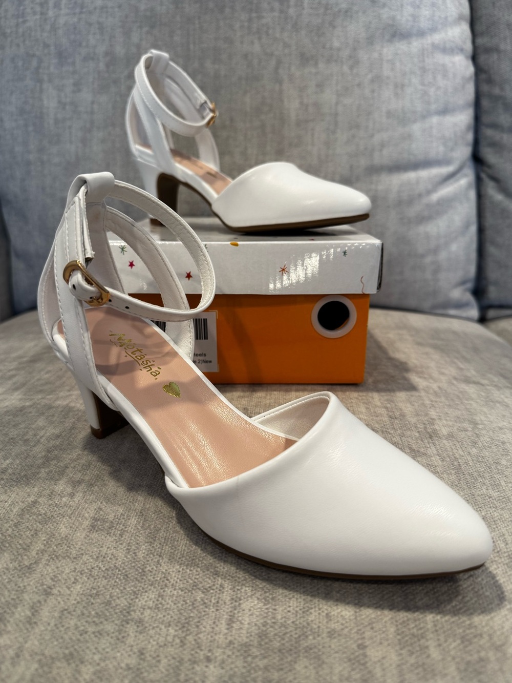 NWT Motasha Brand White Pointed-Toe Ankle Strap Shoes - Size 2